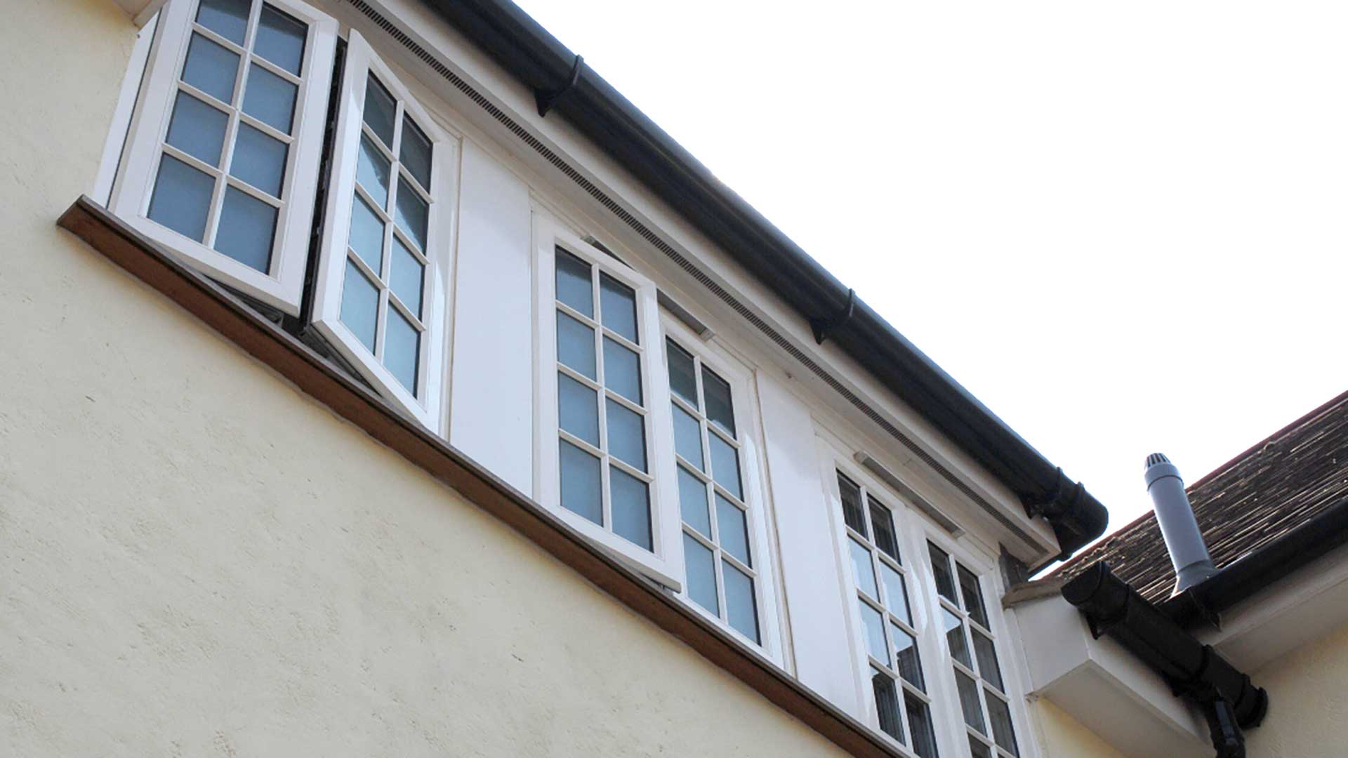 Cửa sổ nhôm kính ô tân cổ điển